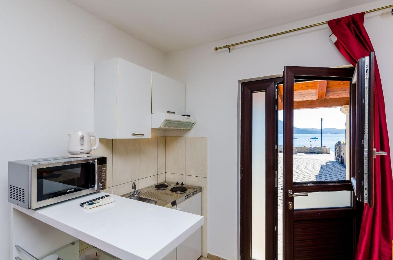 Apartments Kanjuo By The Sea Mlini Exterior photo